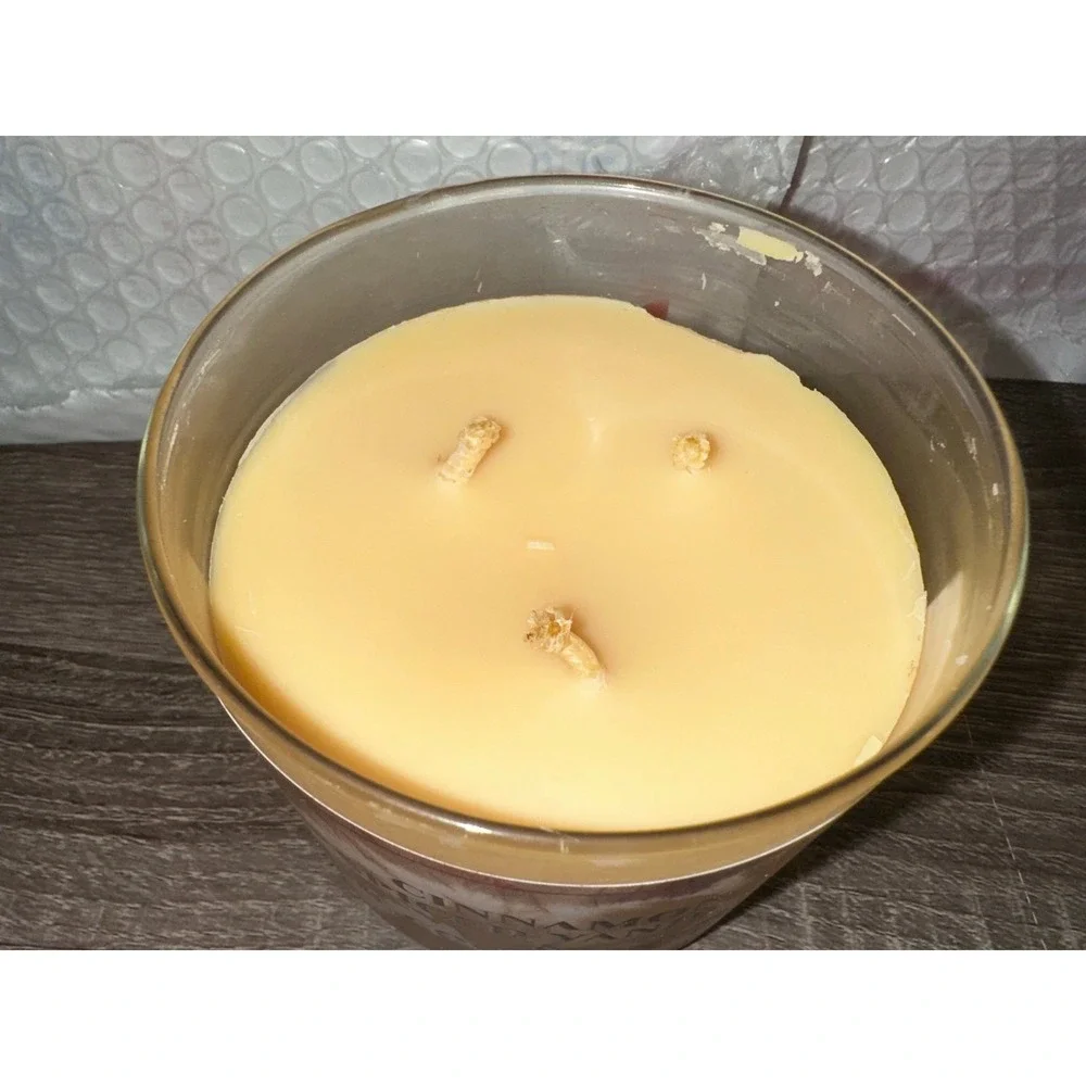 bath and body works Cinnamon spiced vanilla and hot‎ cocoa and cream candle